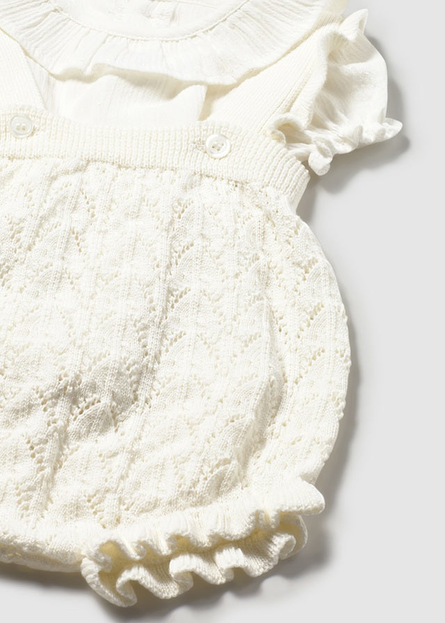 Mayoral Conjunto jardineira tricô e blusa recém nascida